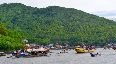Talim Island parish holds grand fluvial procession