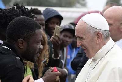 Don’t let fear keep you from welcoming the stranger, Pope says