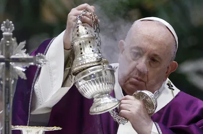 Pope Francis cancels Ash Wednesday Mass, trip to Florence due to knee pain
