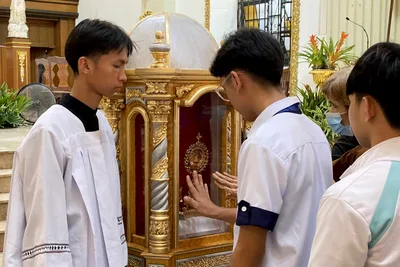 ‘A heart in love with the Lord will not be corrupted,’ bishop tells youth