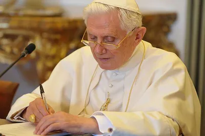 Archbishop Ganswein: Benedict XVI wrote text, but did not agree to be book’s co-author