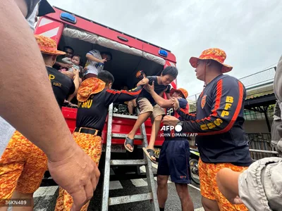 Philippines races to reach stranded as storm’s death toll rises