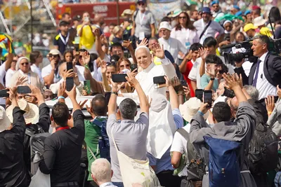 Papal lunch with poor scheduled for Aug. 17