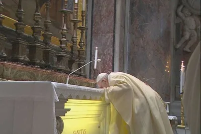 Pope Francis praises St. John Paul II as man of prayer and justice