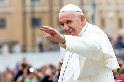 Pope Francis calls faithful married love ‘revolutionary’