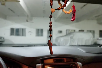 Ban on rosaries in vehicles goes too far— CBCP exec