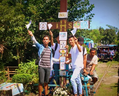 Gumaca’s Youth Cross visits parishes, schools during pilgrimage
