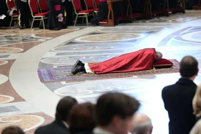 Good Friday papal preacher: In a changing world, the cross remains the same