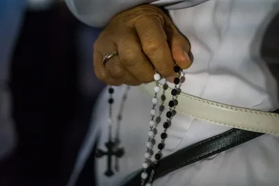 Pope Leo urges Catholics to pray daily Rosary for Peace in October