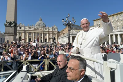 Be lifeline of hope for youth alienated from church, pope tells synod