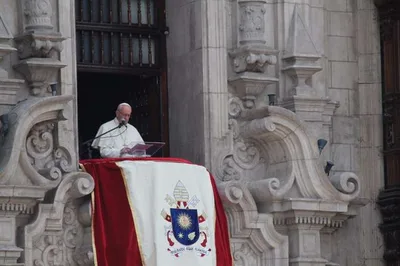Don’t ‘photoshop’ your heart – be who you are, Pope tells young Peruvians