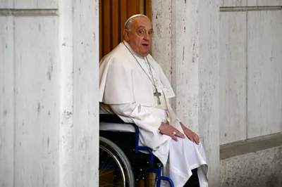 Pope encourages confessors to be ministers of mercy