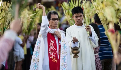 On Palm Sunday, priests urged to bless in the streets