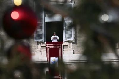 Pope to school children: At Christmas, build peace and unity