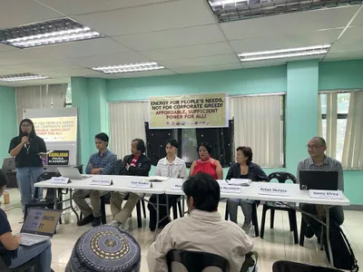Advocates challenge privatized power model, push public control