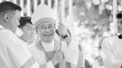 Mga labi ni Bishop Lunas, inihimlay sa huling hantungan
