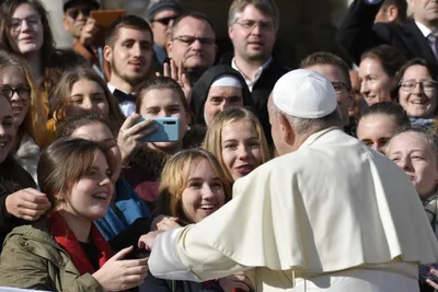 Pope Francis: Witness to the truth by exposing ‘fake news’