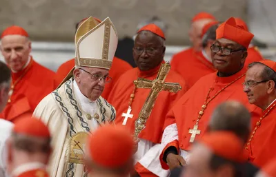Credible leadership serves others, pope tells cardinals at consistory