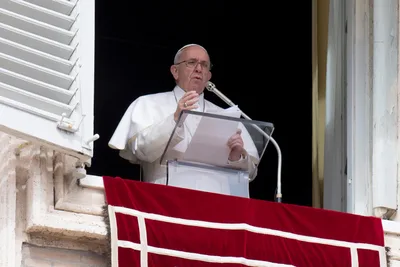Pope leads pilgrims in prayer for victims of mosque attack