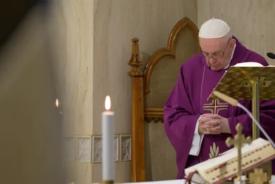 Pope prays for solution to overcrowded prisons during pandemic
