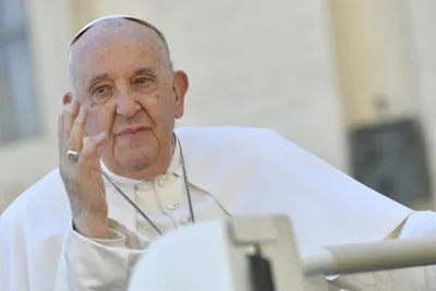 Pope Francis highlights importance of prudence, calls for end to war