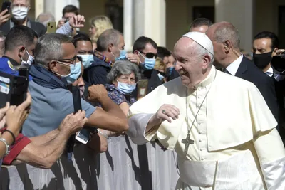 Pope Francis calls for solidarity at first audience with pilgrims after lockdown