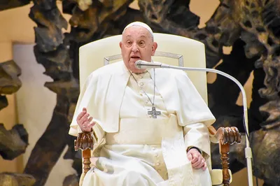 At Vatican jubilee, Pope Francis skips prepared text for heart-to-heart with journalists