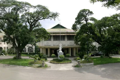 Catholic girls’ school defends policy vs ‘immorality’