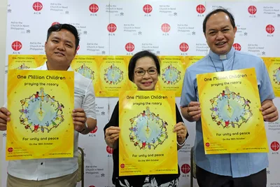 Drug war orphans among ‘one million children praying the rosary’ for peace