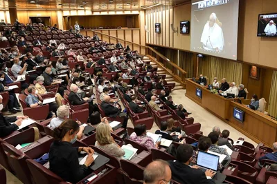 Pope Francis warns leaders of Catholic movements not to abuse power