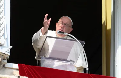 Pope Francis assures Filipino storm victims of his prayers
