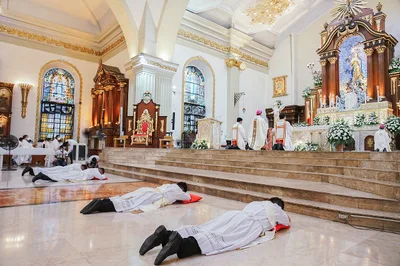 Bishop warns new priests against overconfidence
