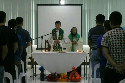 Father Chito celebrates first Mass after freedom