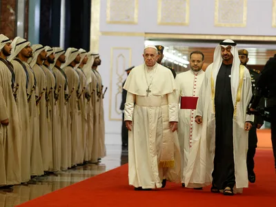 Pope arrives in Abu Dhabi, praying for nearby Yemen