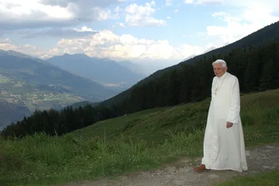 10 quotes from Pope Benedict XVI on the beauty of love and suffering