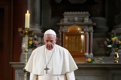 Silence is Christ’s response to lies, divisiveness, pope says at Mass