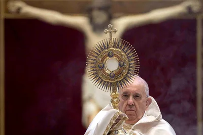 Pope Francis: The Eucharist gives us Christ’s healing love