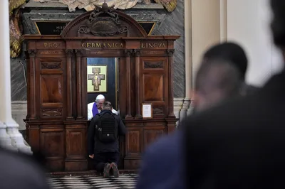 Secrecy of confession must never be violated, Vatican says