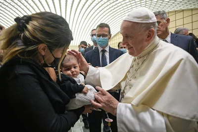 Pope Francis: A family that remains open to life builds history