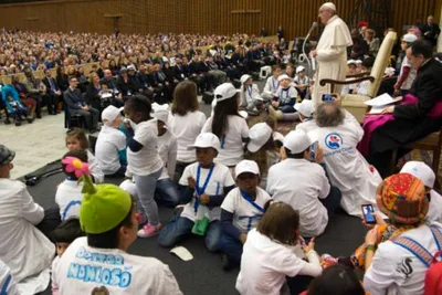 Love is the best medicine, Pope Francis tells pediatric patients