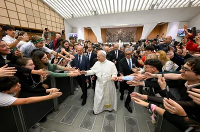 ‘Don’t let the algorithm write your story,’ Pope Leo XIV exhorts young people