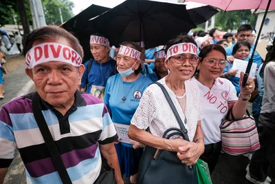 Most Filipinos still oppose divorce — survey