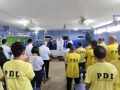 Cardinal David celebrates Mass with political detainees