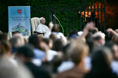 A rosary in the Vatican for ‘peace for all the children in the world’