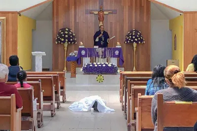 Man dies on his knees in front of altar in Mexico City church