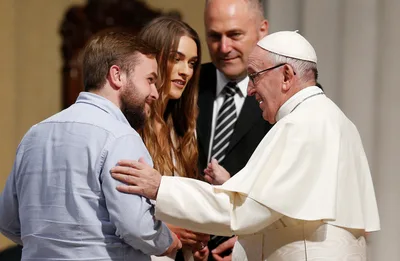Faith strengthens marriage, makes love grow, pope says