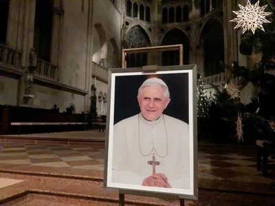 Pope Francis entrusts the late Benedict XVI to the Blessed Virgin Mary