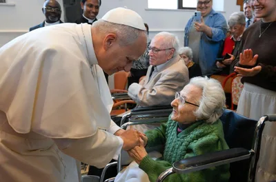 Pope Leo XIV comforts elderly suffering from loneliness: God’s love ‘forgets no one’