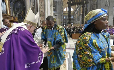 Advent advice from Pope Francis: Choose prayer and charity over consumerism