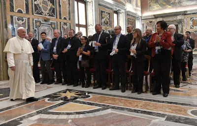 On the fly: Airport chaplains have special ministry, pope says